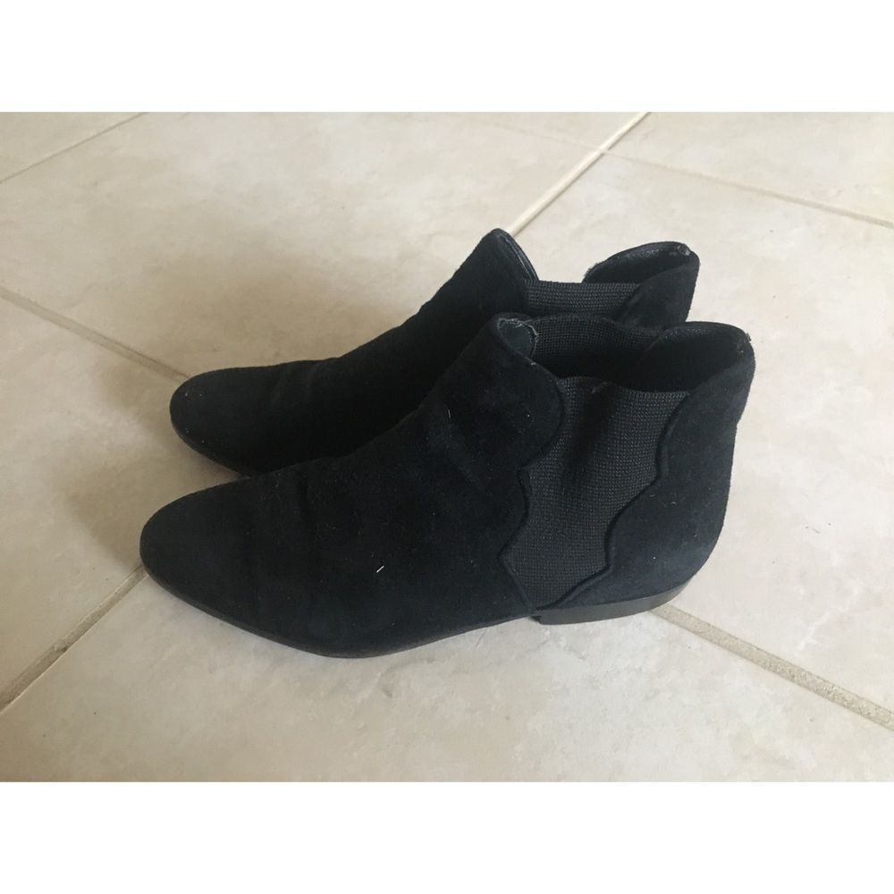 Pointed toe black boots genuine leather